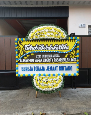 Papan Bunga Duka di Pakulonan Barat