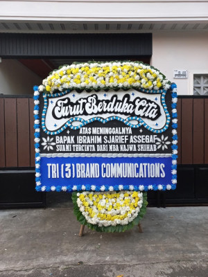 Papan Bunga Duka di Pakulonan Barat